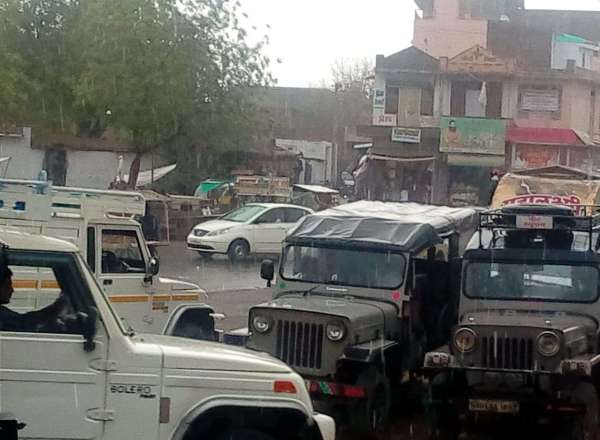 हल्की बूंदाबांदी से मौसम हुआ खुशगवार,गर्मी से मिली लोगों को राहत