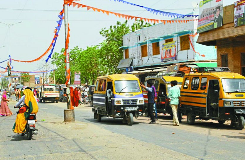 Lack of bus stand in the center of faith in Jassol, people get annoyed