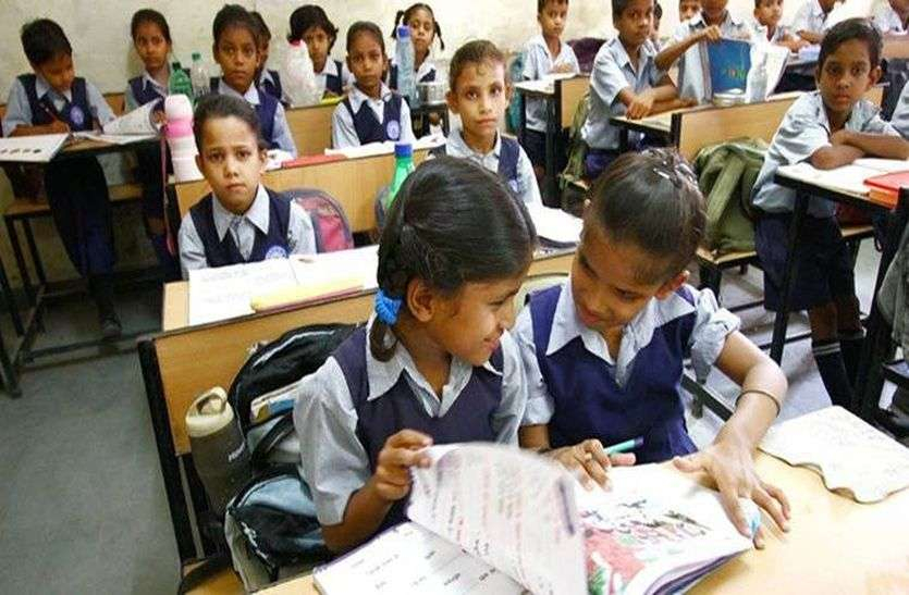 बच्चों को प्रकृति से जोडऩे व अधिकाधिक पेड़ लगाने के लिए शिक्षा विभाग इस साल बच्चों को ‘हरित पाठशाला’ का पाठ पढ़ाएगा। यह कक्षा में नहीं बल्कि मैदान में पढ़ाया जाएगा।