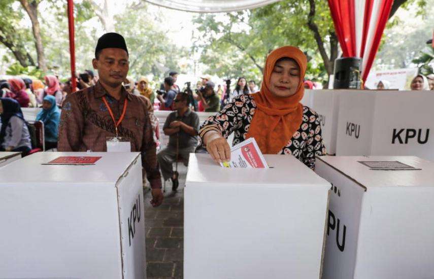 इंडोनेशिया में राष्ट्रपति चुनाव के लिए मतदान, देखें कुछ रोचक तस्वीरें
