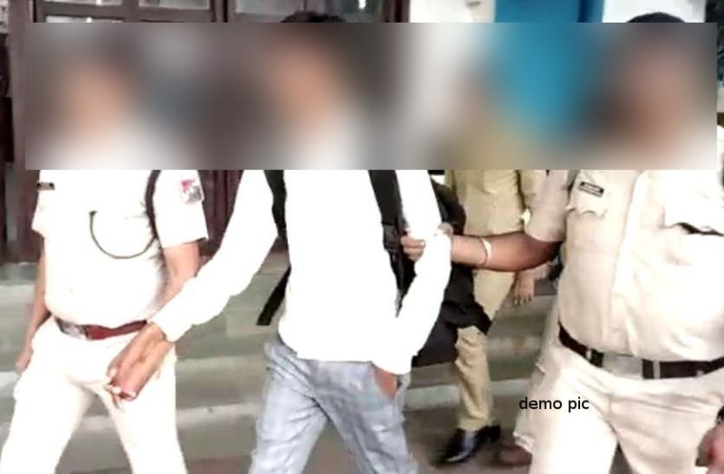 Railway officer caught boy on the spot