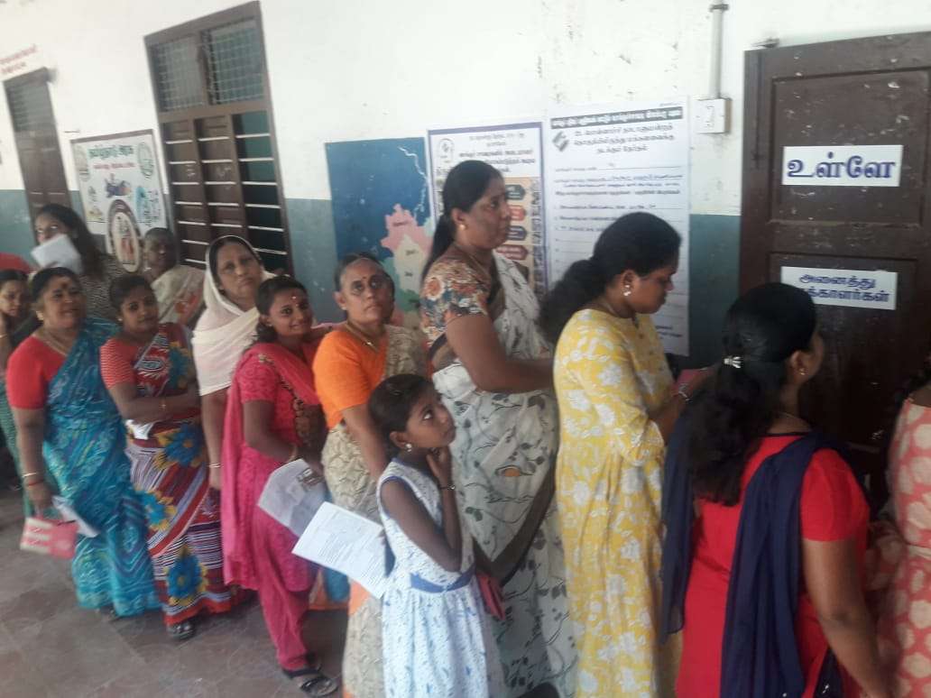 PICS: कोयम्बत्तूर में दोपहर बाद तेज हुआ मतदान