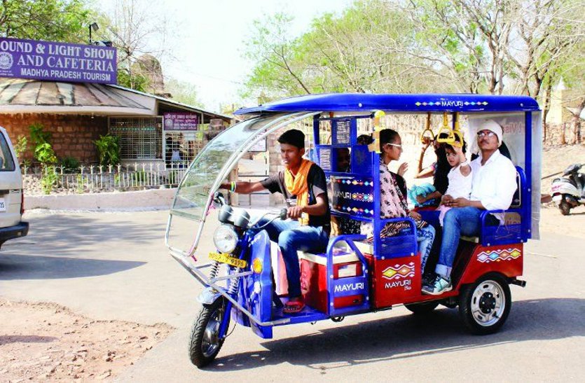E-rickshaw at gwalior fort for tourists