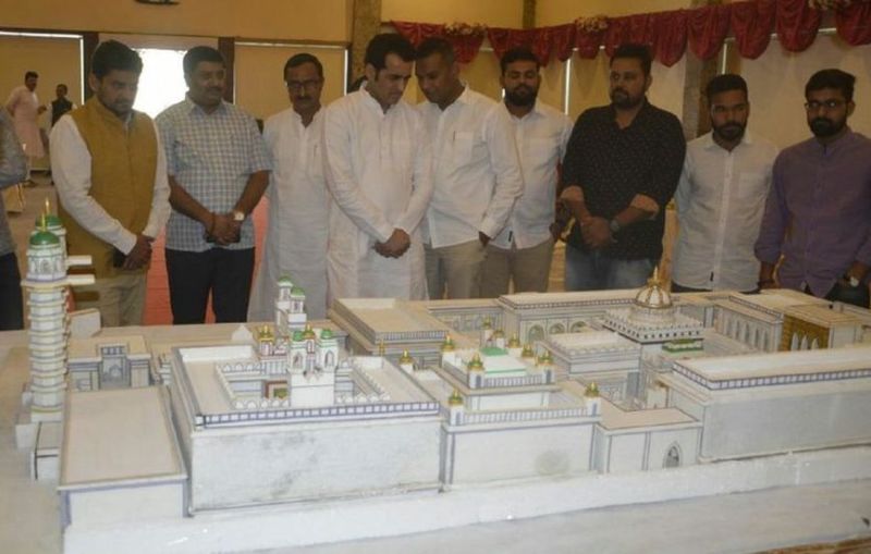 ख्वाजा साहब की दरगाह में अब संगमरमर से बना दरगाह का दरगाह का एक खूबसूरत मॉडल