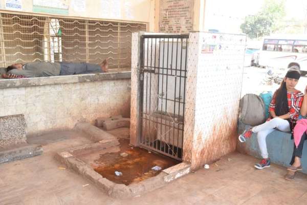 अगर आप घर से बिना पानी के आ रहे है बस स्टैंड तो देख ले ये तस्वीरे