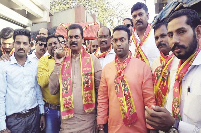 हनुमान चालीसा पाठ व हवन किया