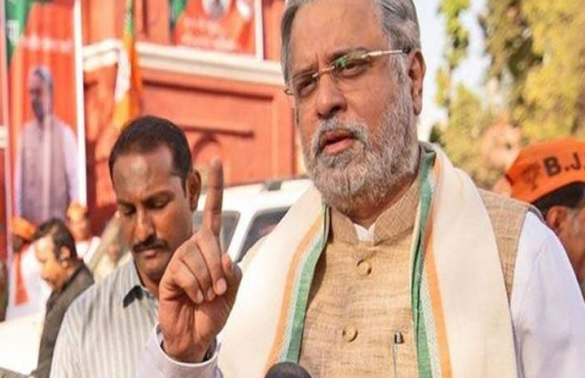 election-commision-said-to-remove-modi-journey-of-a-common-man