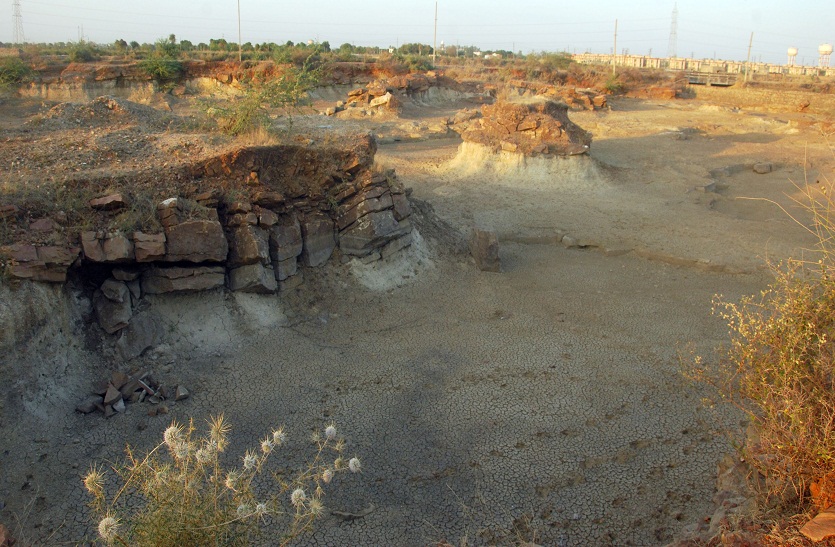 illegal mining Land plots in pits Neglect of uit