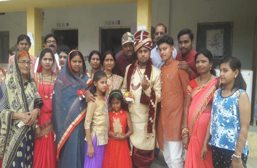 Lok sabha CG 2019: The bridegroom reached the polling booth