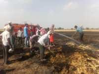 नागौद के उमरहट गांव में लगी भीषण आग, वीडियों में देखिए किस तरह दमकल ने पाया काबू