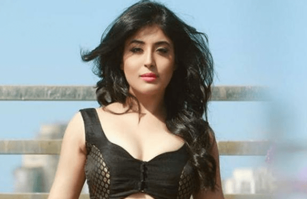 kritika kamra