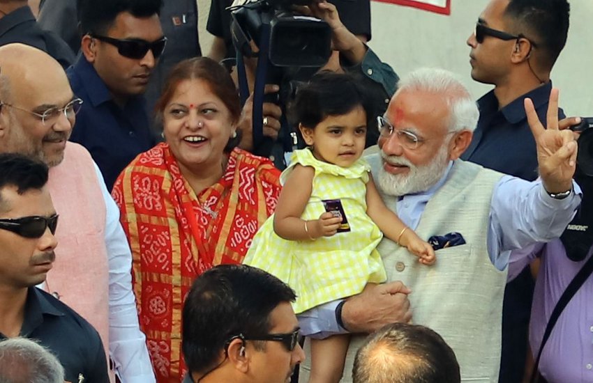 Modi with shah's granddaughter