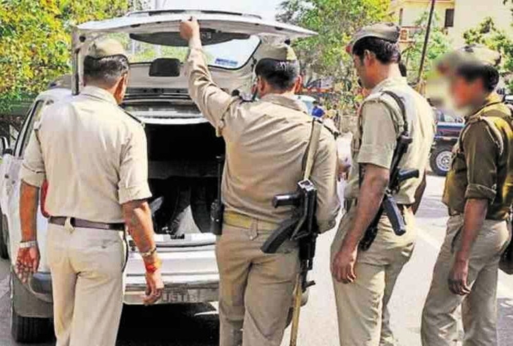 sitapur-police-found-the-illegal-money-for-a-bolero-caar