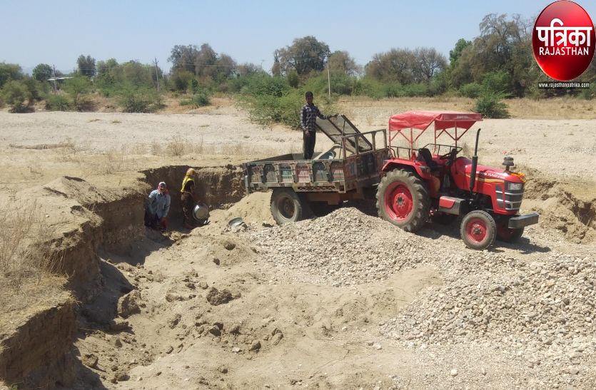 Illegal trade of gravel mining in Pali district