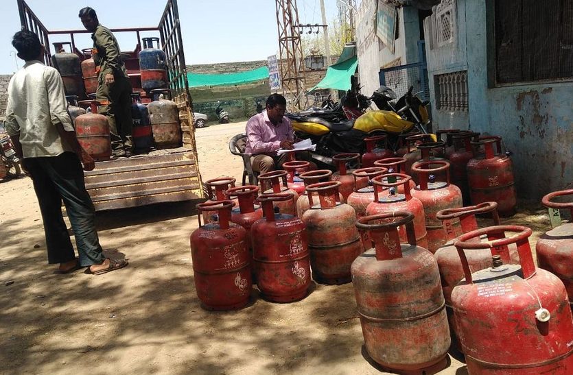 15 gas cylinder seized in beawar