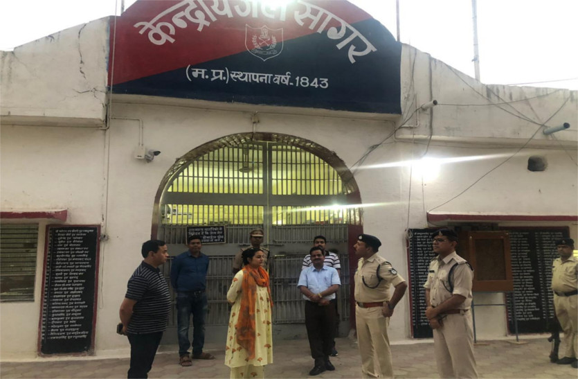 Collector and SP reached Central Jail, searched the prisoners' blanket