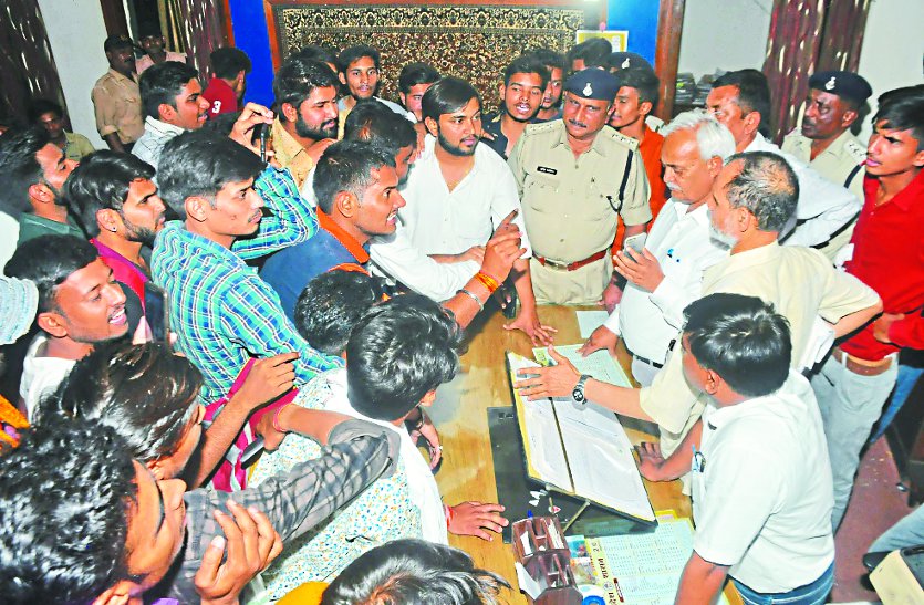 students protest against jiwaji university working