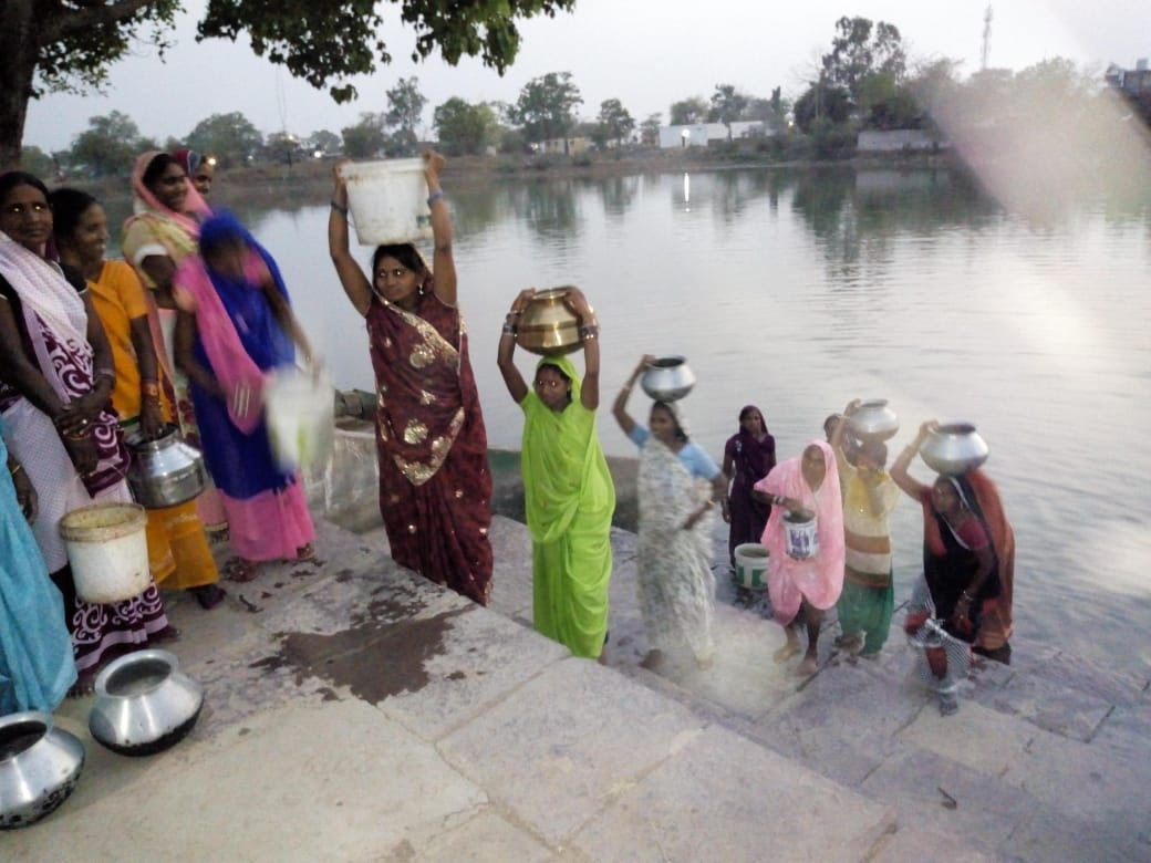 Ganiari and Sakrara pond forced to drink water, fear of diarrhea