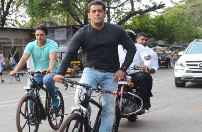 salman-khan-and-a-fan-incident-major-fight-with-bodyguards