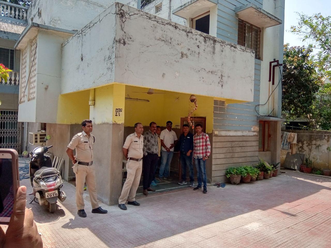 EOW raid at Excise Officer's house in Bilaspur