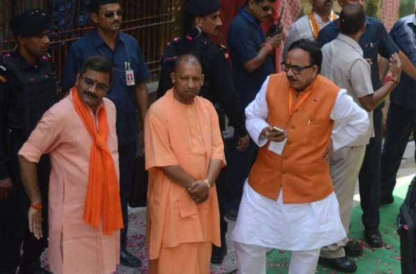 PHOTO: प्रधानमंत्री नरेंद्र मोदी ने नामांकन से पहले लिया बाबा काल भैरव का आशिर्वाद