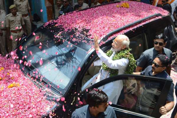 PHOTO: प्रधानमंत्री नरेंद्र मोदी ने नामांकन से पहले लिया बाबा काल भैरव का आशिर्वाद