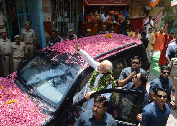 PHOTO: प्रधानमंत्री नरेंद्र मोदी ने नामांकन से पहले लिया बाबा काल भैरव का आशिर्वाद