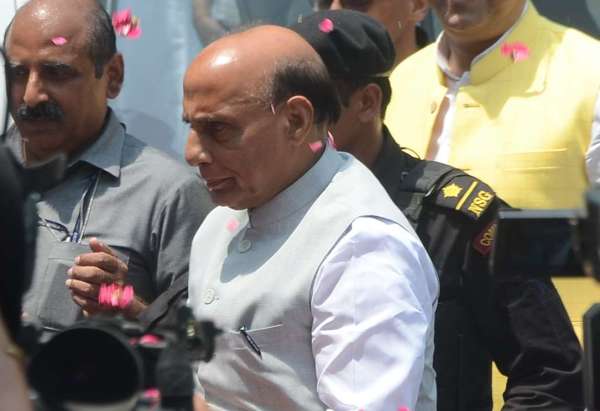 प्रधानमंत्री नरेंद्र मोदी के नामांकन में शामिल होने के लिए वाराणसी पहुंचे गृहमंत्री राजनाथ सिंह