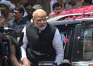 प्रधानमंत्री नरेंद्र मोदी नामांकन के लिेए पहुंचने के बाद कुछ इस अंदाज में नजर आए