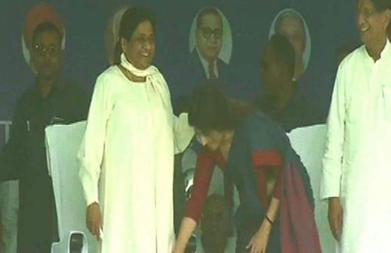dimple touches mayawati's feet