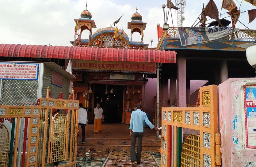 इटावा गांव स्थित बालाजी का मंदिर।