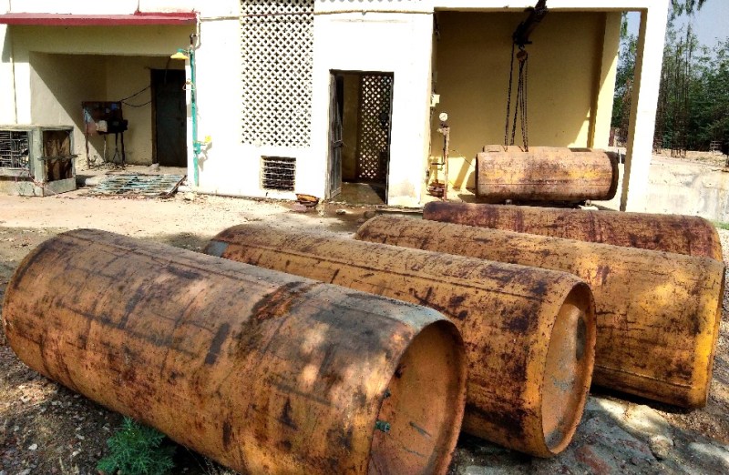 adhikaariyon ne aath din tak bina shuddhikaran ke shahar ke logon ko p