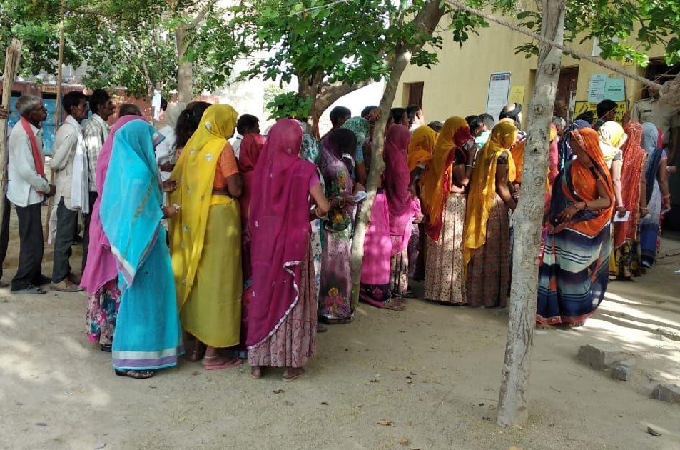 Lok Sabha Election 2019 Live Update: vot padane shuroo hote hee eeveee