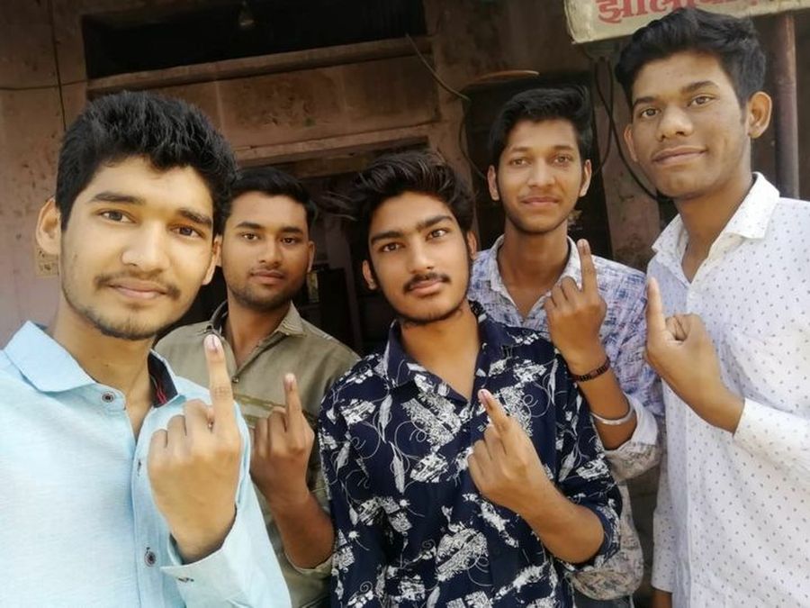 To avoid heat, queues at the polling stations from morning
