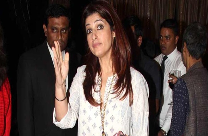 वोट देने जा रही थी ट्विंकल खन्ना, जैसे ही कैमरा देखा गुस्से में तिलमिलाई, कही ऐसी बात जानकर सिट्टी- पिट्टी हो जाएगी गुम