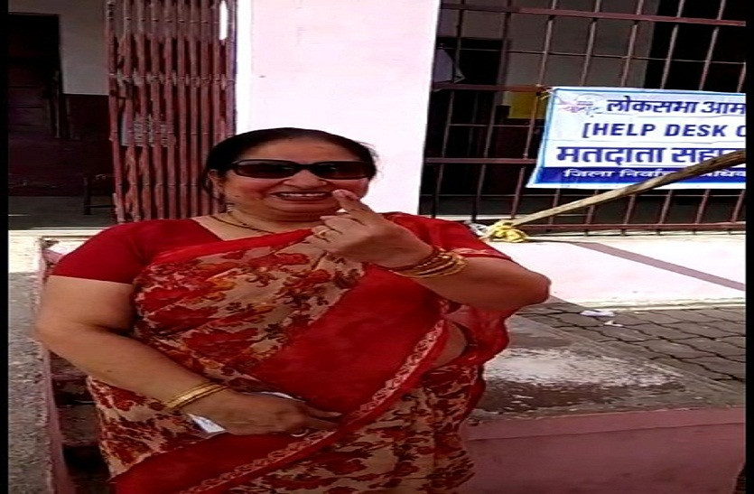 Election 2019: इनके जज्बे को सलाम ! सात समंदर पार से कोटा वोट डालने आई ये महिला …