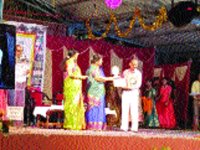 Excellent students and teachers honored during the annual festival