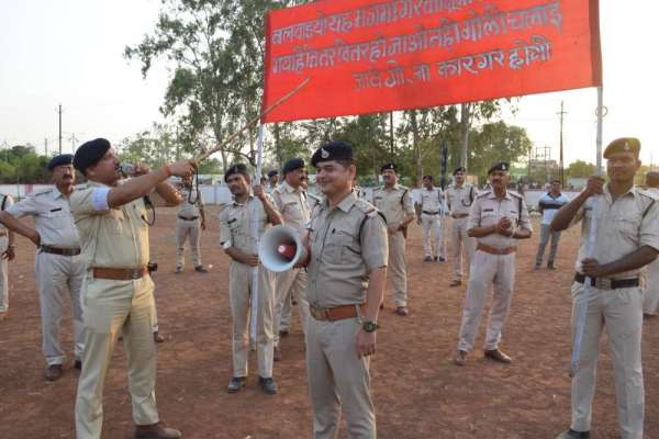 बलवा ड्रिल में पुलिस ने दागीं गोलियां, प्रदर्शनकारियों को पुलिस ने ऐसे किया काबू