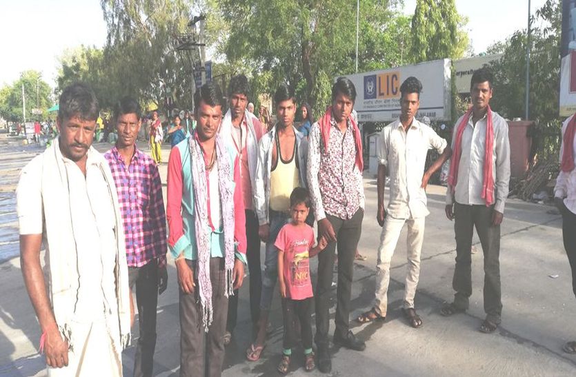 NREGA workers working in the open in the hot summer