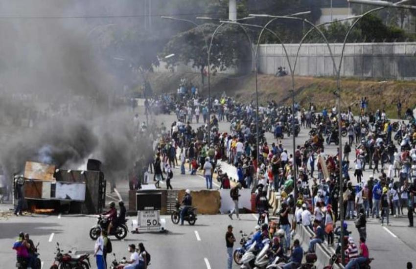 वेनेजुएला में हिंसक प्रदर्शन