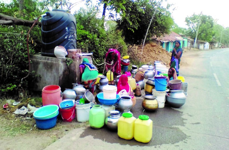 बीस फीसदी से अधिक हैण्डपंपों के हलक सूखे, जहां आ रहा पानी वहां सुबह होते ही लग जाती है बर्तनों की लाइन
