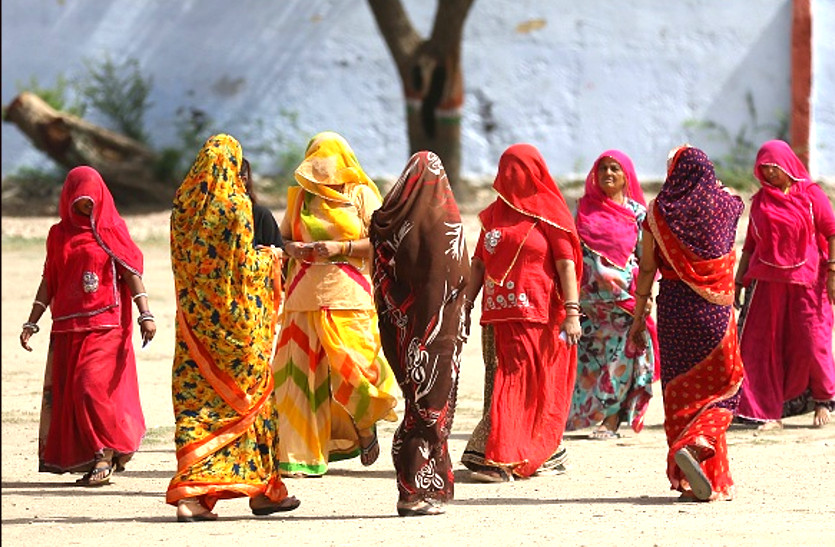 Javed Akhtar on Burqa Ban - Asked for Ghunghat Ban