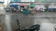 धूल भरी हवा के बाद आई बारिश, मौसम हुआ खुशनुमा... बढ़ी उमस