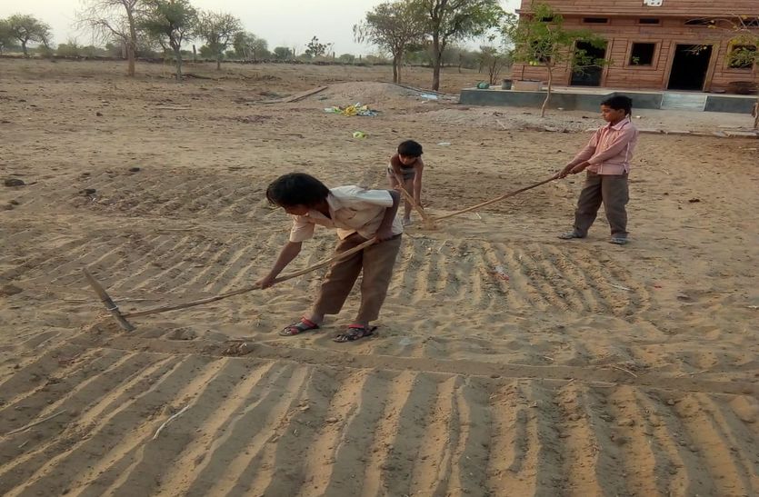 Farmers pray for good weather