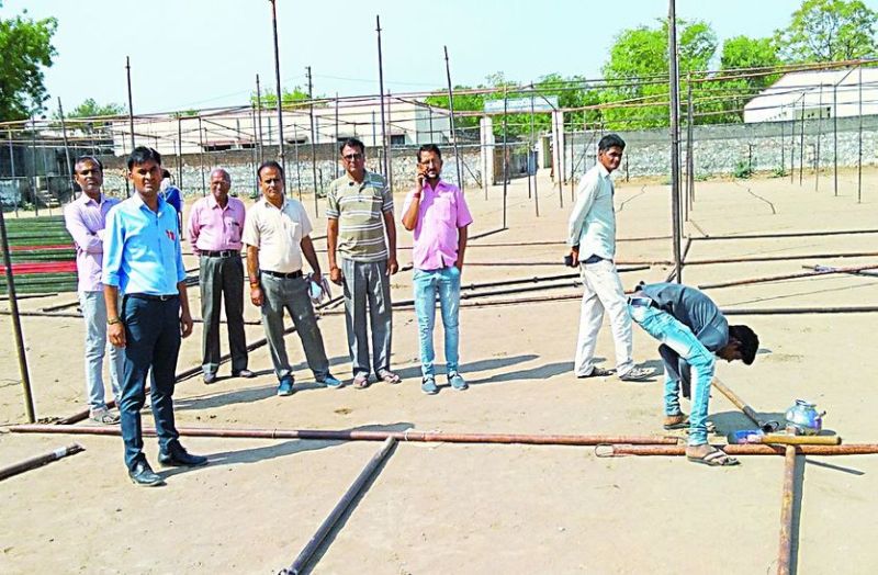 तैयारियों को अंतिम रूप देते समाज के प्रबुद्धजन। 