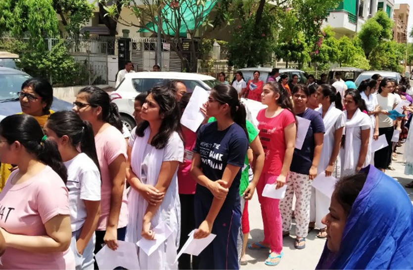 NEET 2019: इतिहास में पहली बार भरी दुपहरी में हुई परीक्षा, इस बार ज्यादा रहेगी कटऑफ, MBBS में एडमिशन होगा मुश्किल