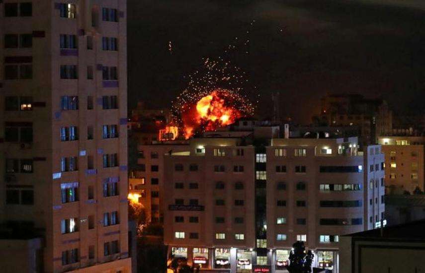 इजरायली हमले में 23 फिलीस्तीनियों की मौत, देखें हमले में तबाह इमारतों का खंडहर
