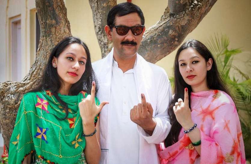 Bhanwar Jitendra Singh Daughters Jahanvi And Manvika Cast Vote