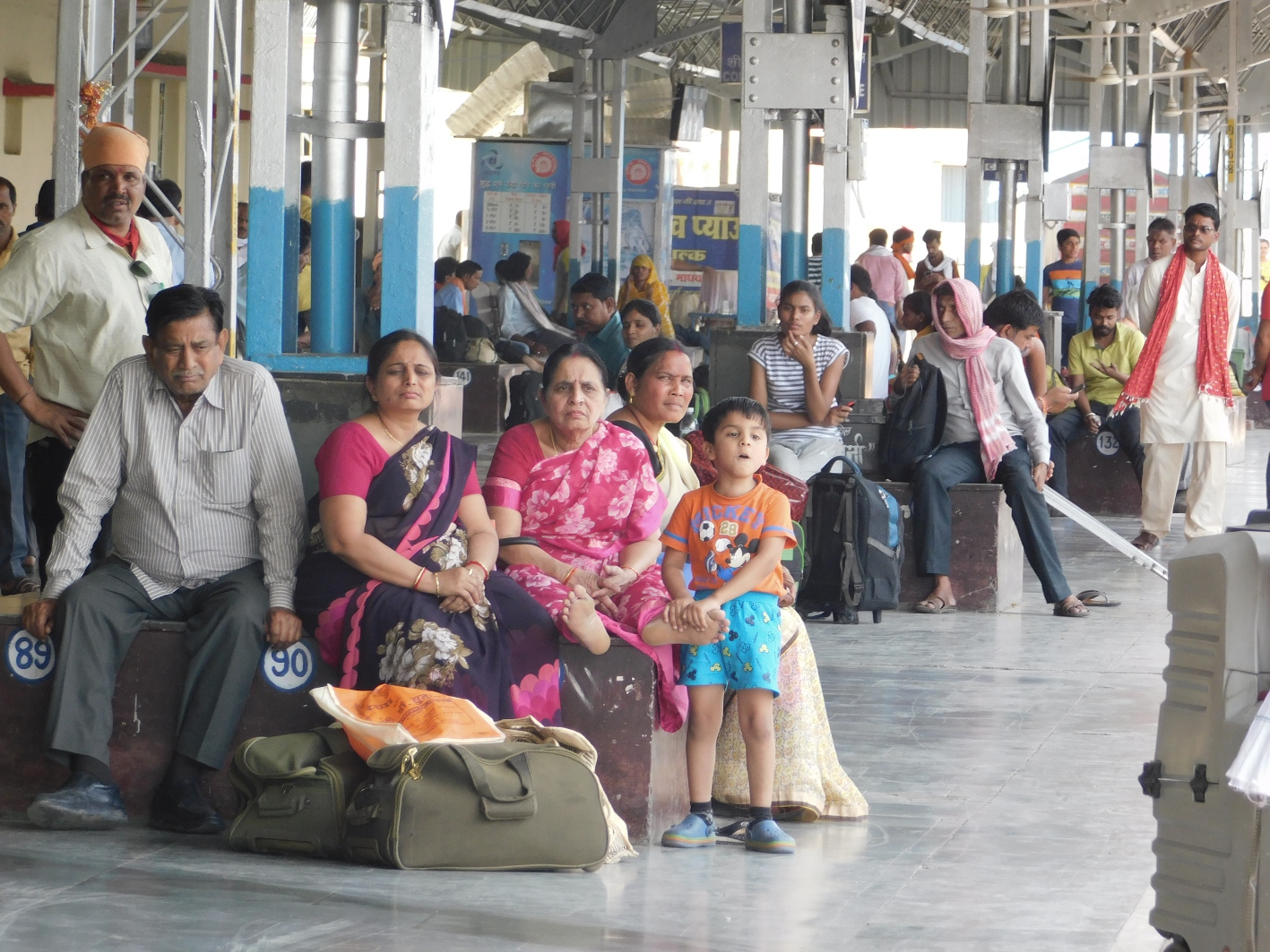 Three trains in several stations due to mega block