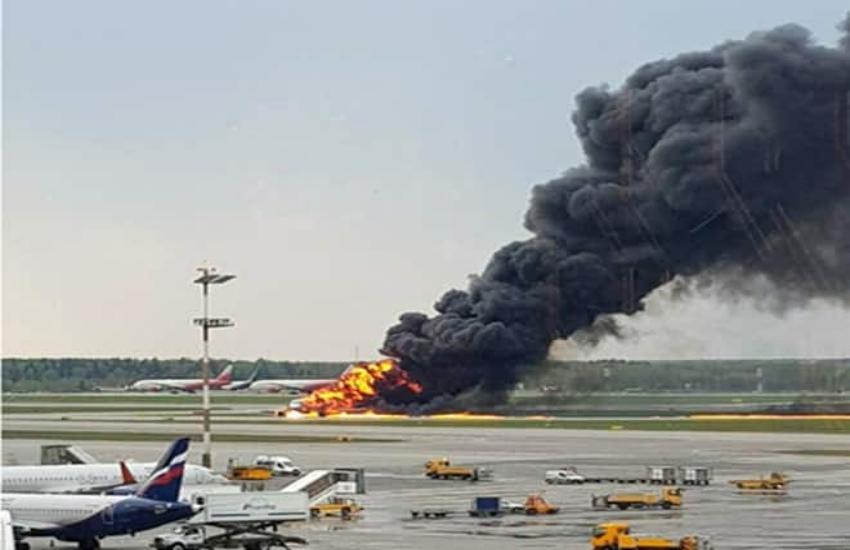 रूसी विमान में भीषण आग